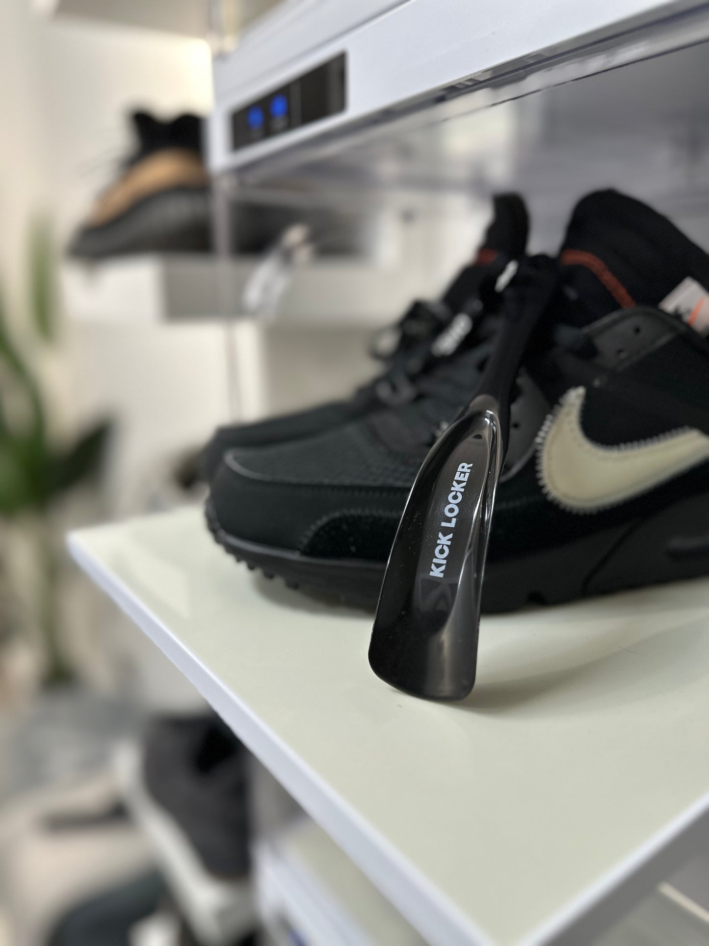 KickLocker Shoe Horn